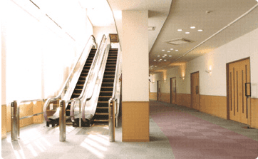 谷塚斎場のロビー