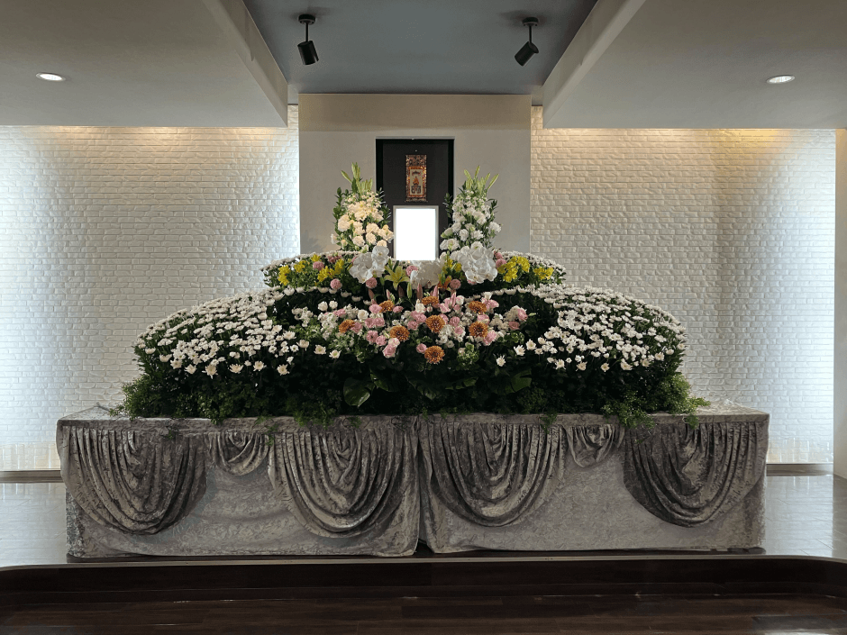 喪主様がお選びになったお色がすべてピンクで統一されており、可愛らしく華やかなご葬儀となりました。の画像