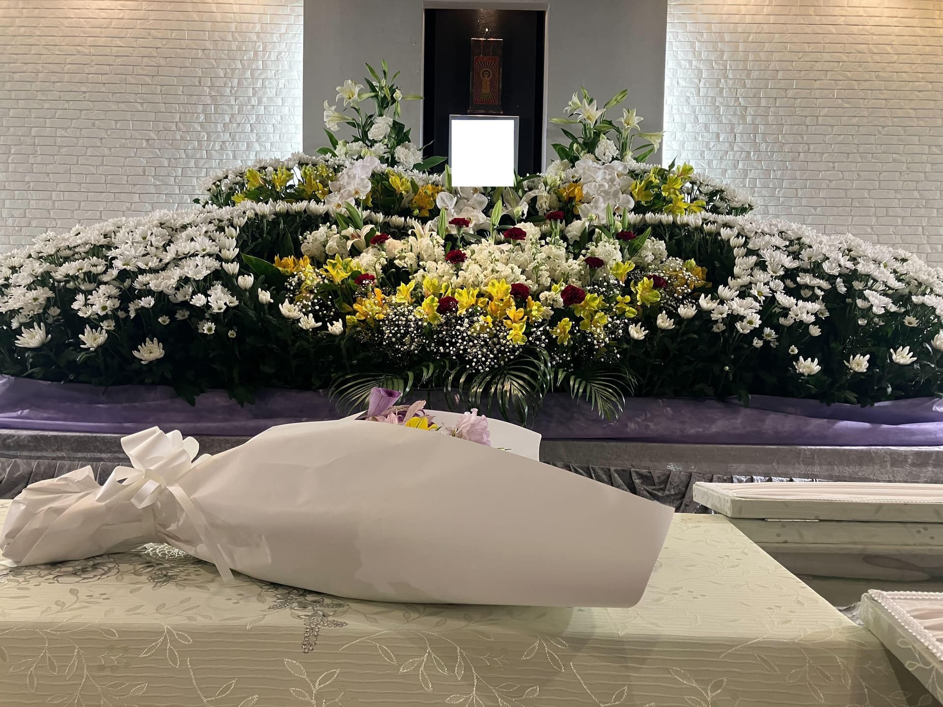 優しく語りかけながら見送られるご様子には、ご家族の深い愛情がにじみ出ており、心温まる ひとときとなりました。の画像