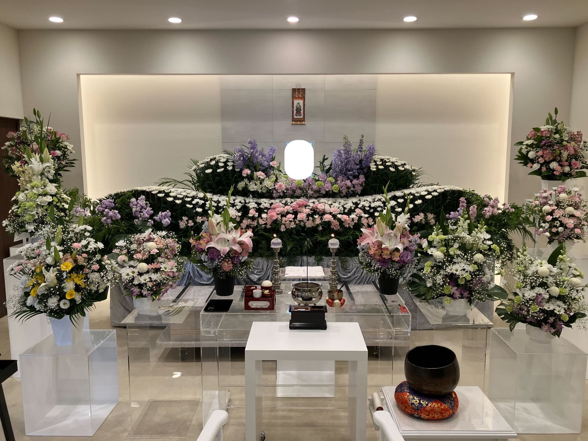 時には笑みがこぼれる、和やかな雰囲気の中でのご納棺の画像