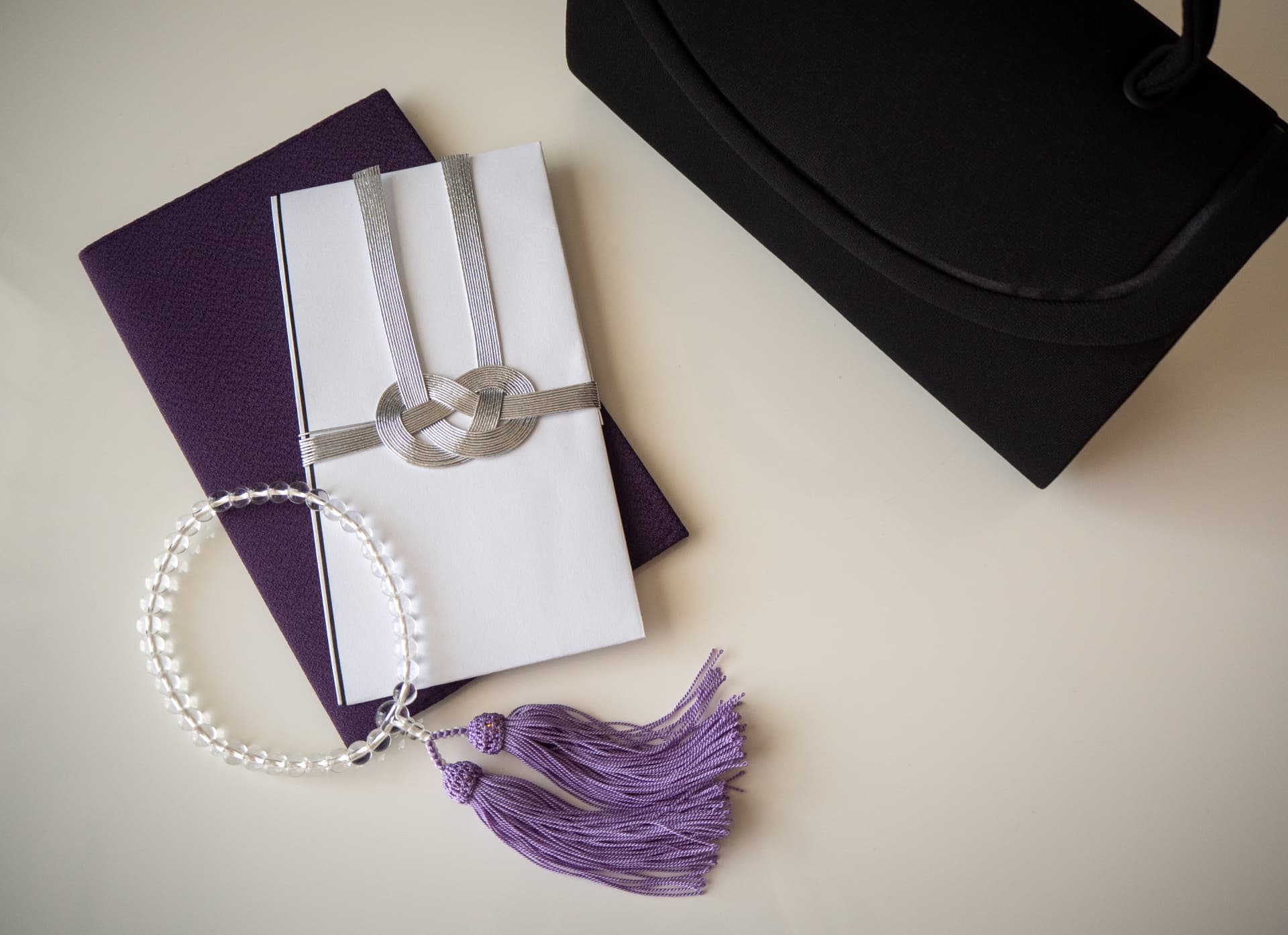 【香典マナー】香典の書き方・渡し方マナーや金額相場を詳しく紹介！