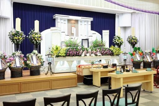 一日葬とは？メリット・デメリットや二日葬・火葬式との違いなどを網羅的に解説