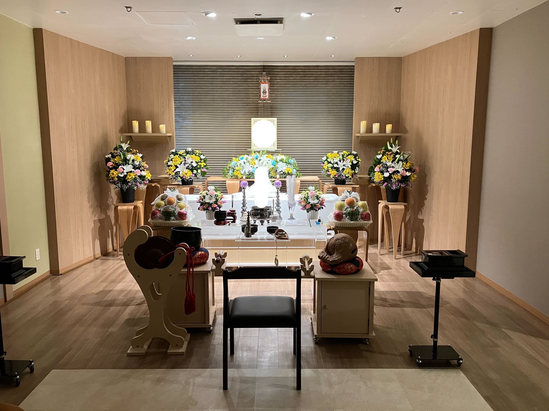 故人様のお身体が見えなくなるほどの、たくさんのお花の画像