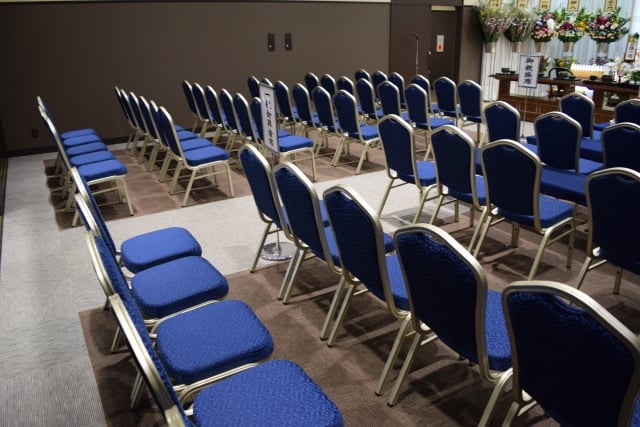 セレモニーホールって何？葬儀会社との違いを解説