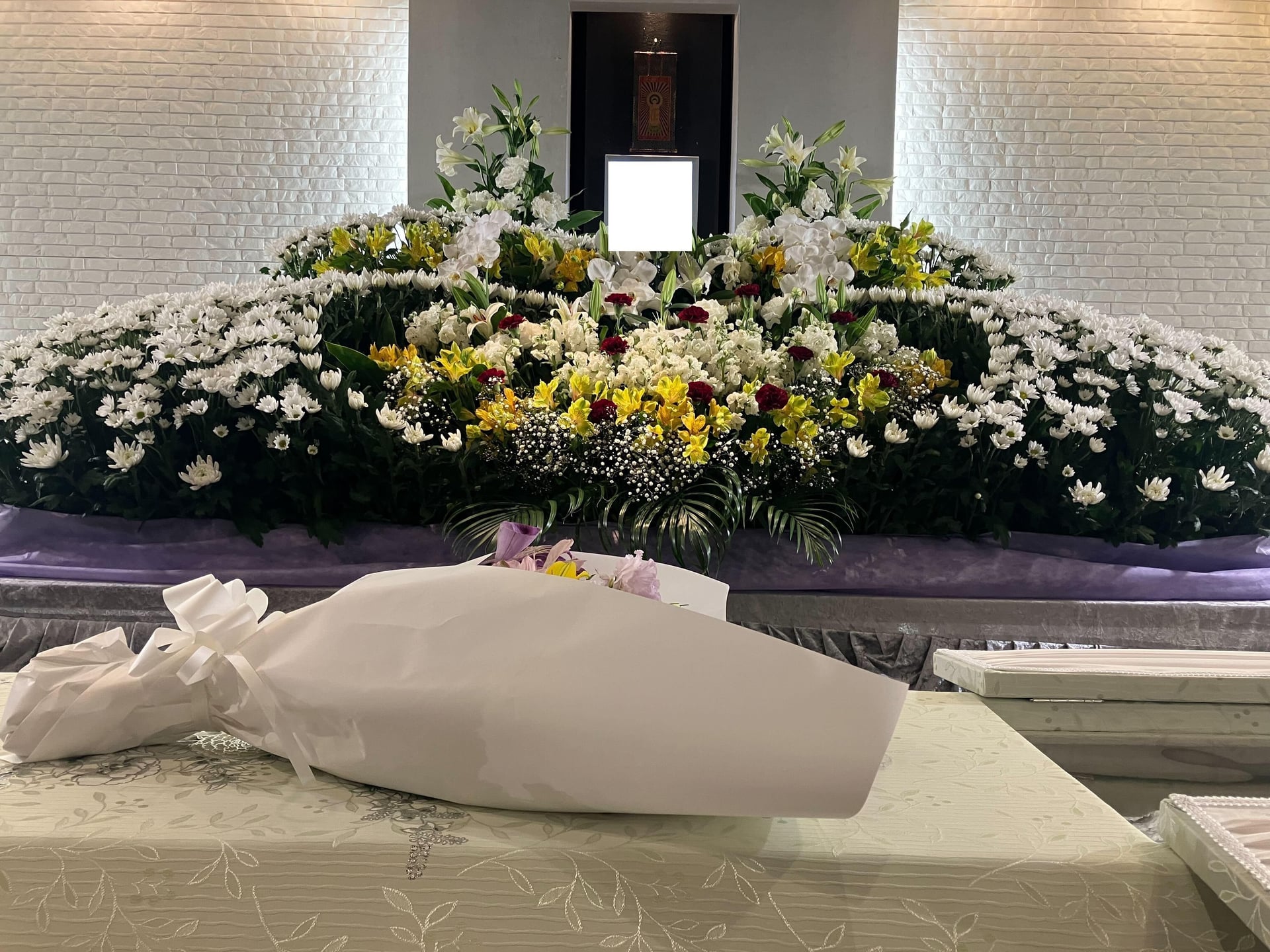 優しく語りかけながら見送られるご様子には、ご家族の深い愛情がにじみ出ており、心温まる ひとときとなりました。の画像