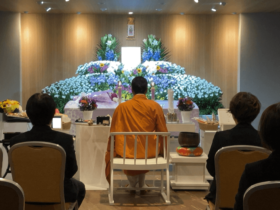 故人様がお好きだった紫色のお棺へご納棺させていただきました。の画像