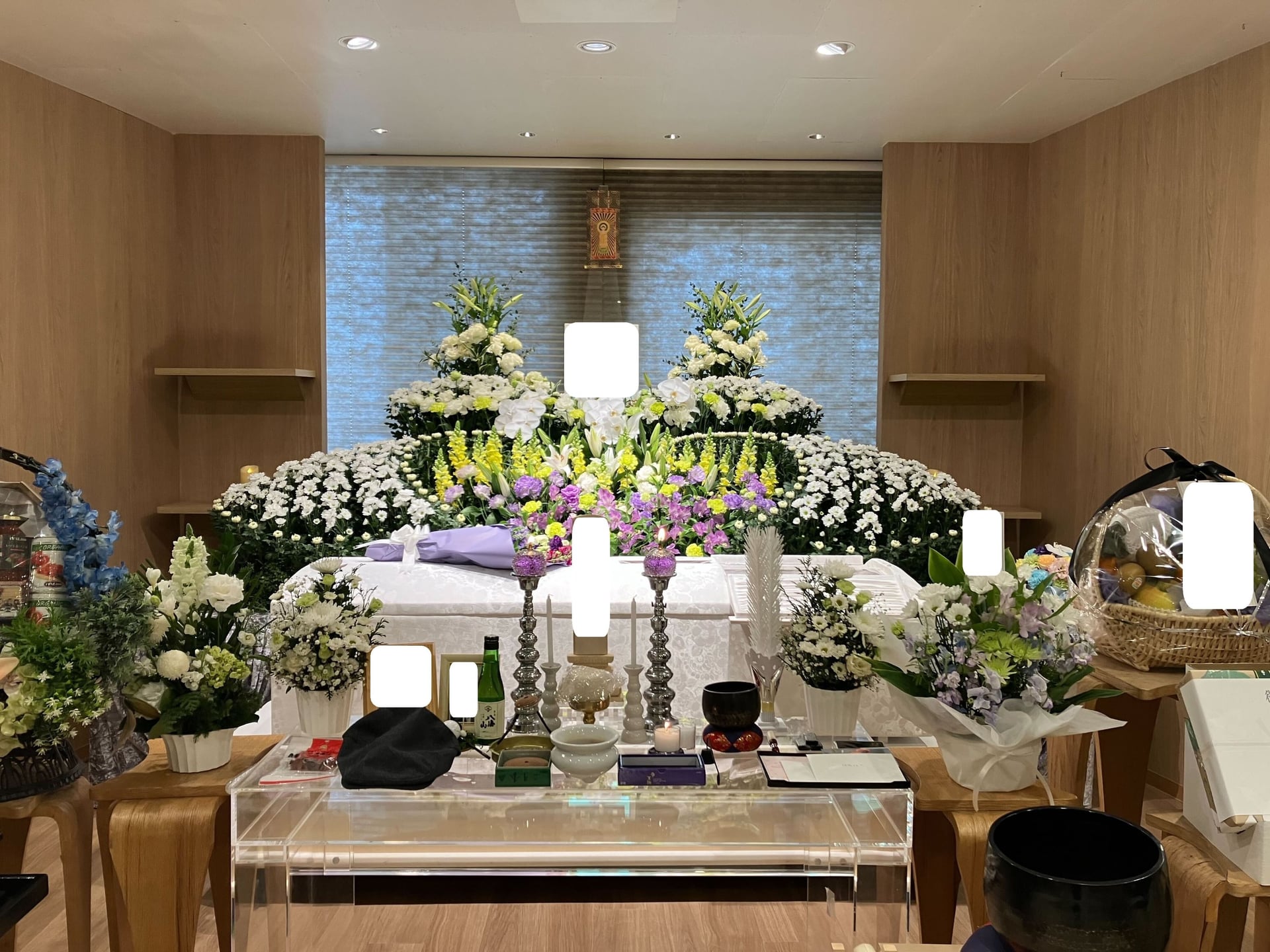 蓋が閉じなくなりそうなほど、たくさんのお品に囲まれてのご出棺となりました。の画像