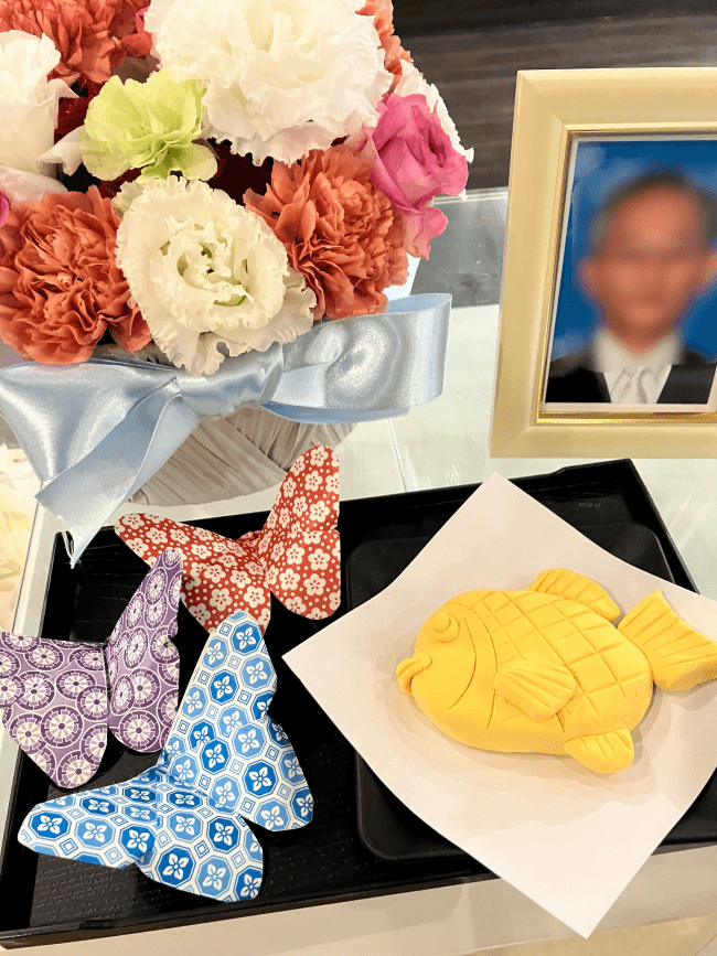 生前プレゼントしようとされていた運動靴の写真とお手紙を一緒にお手向けいただきました。の画像