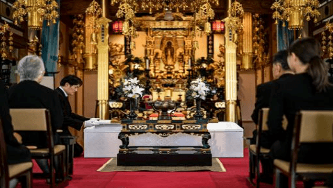 葬儀までの流れを解説～遺族の方がやるべきことと葬儀後の対応も紹介～