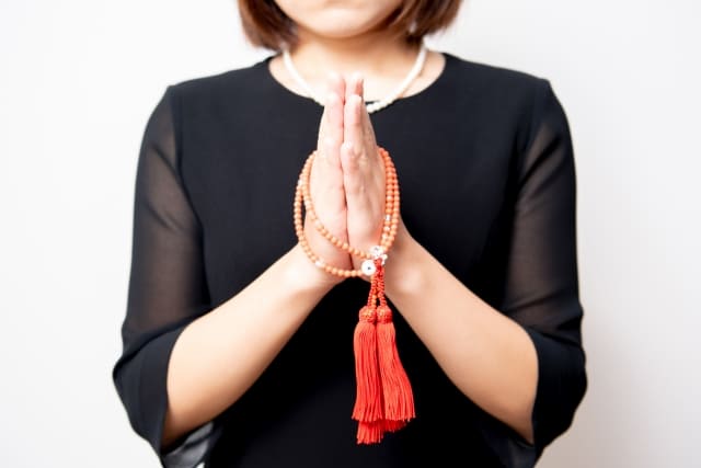 葬儀における真珠アクセサリーの身につけ方。真珠は必ず必要なの？