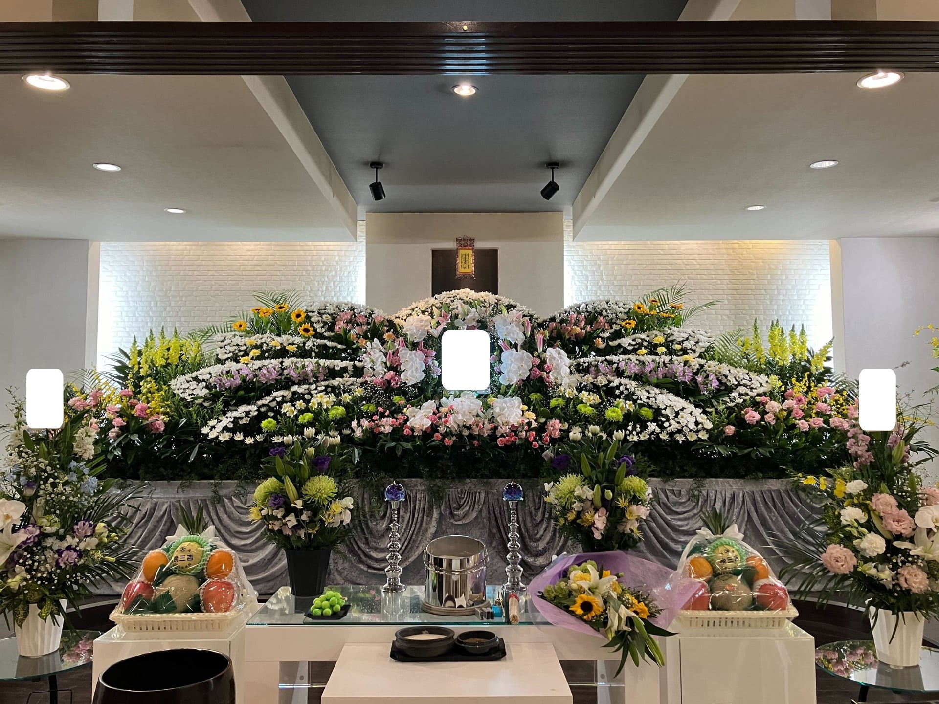 皆様はお棺のそばを離れず、「ありがとう」と感謝の言葉を何度もかけていらっしゃいました。の画像