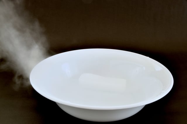 ドライアイスとは何？その用途は？葬儀社「おくりびとのお葬式」が解説します。