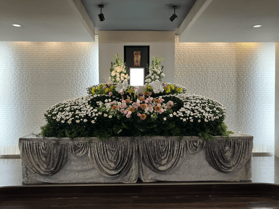 喪主様がお選びになったお色がすべてピンクで統一されており、可愛らしく華やかなご葬儀となりました。の画像