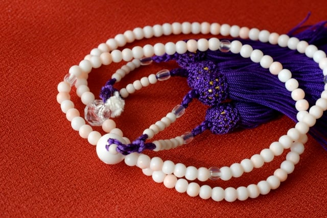 密葬での案内文の書き方。通知状の例や気を付けたいポイントを紹介