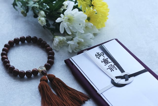 一日葬とは?葬儀の流れや無宗教の場合についても徹底解説